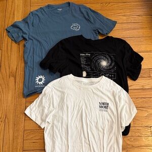 lot of 3 mens graphic t shirts soft washed old navy - M